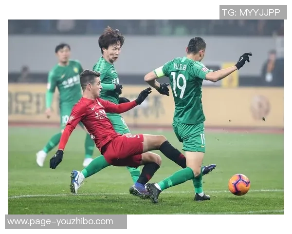 上海上港与北京队激战正酣精彩直播全程回顾与分析 上海上港与北京队激战正酣精彩直播全程回顾与分析